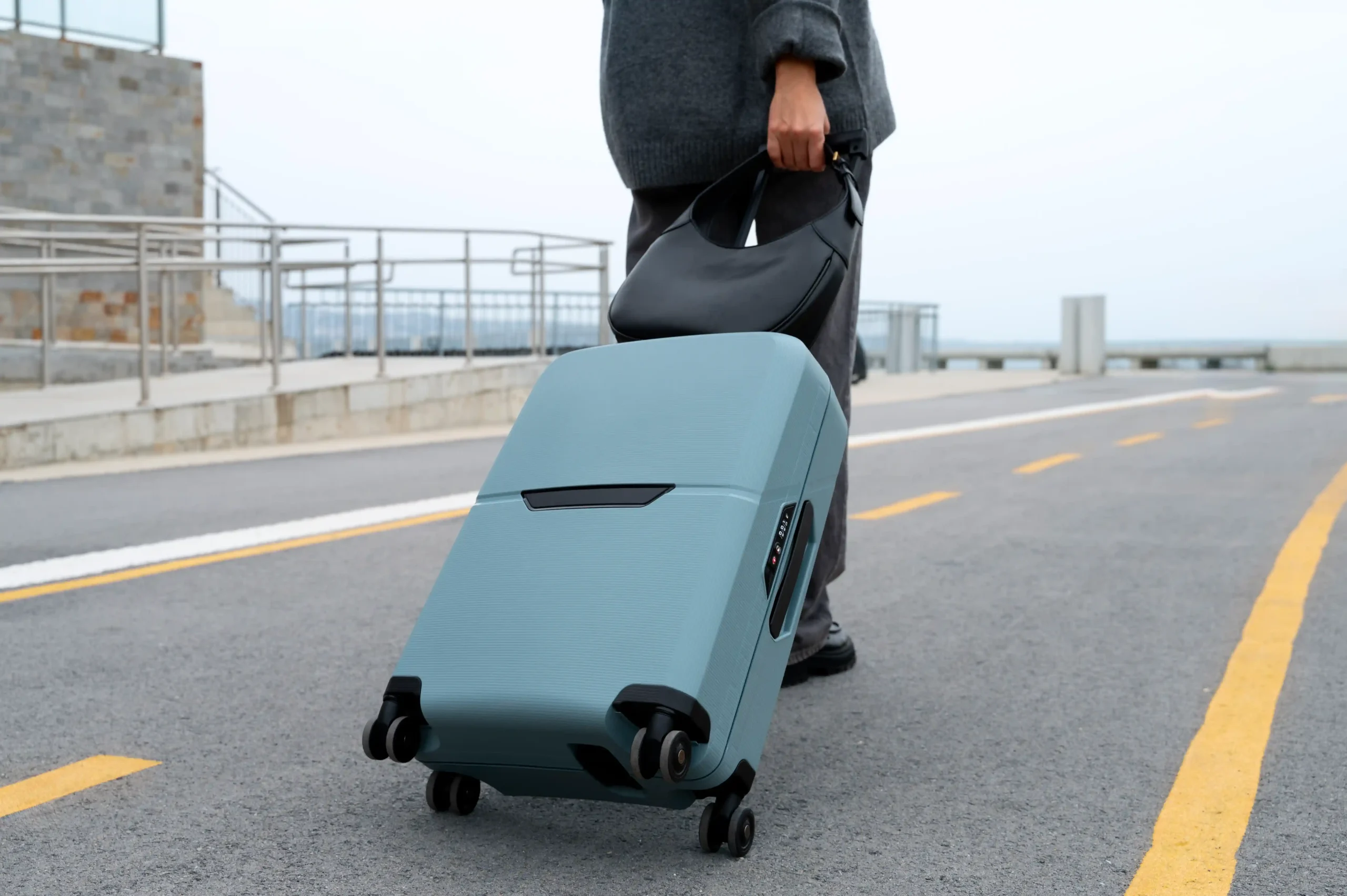 Exploring Planar Materials in Jiayin Suitcase Design and Functionality